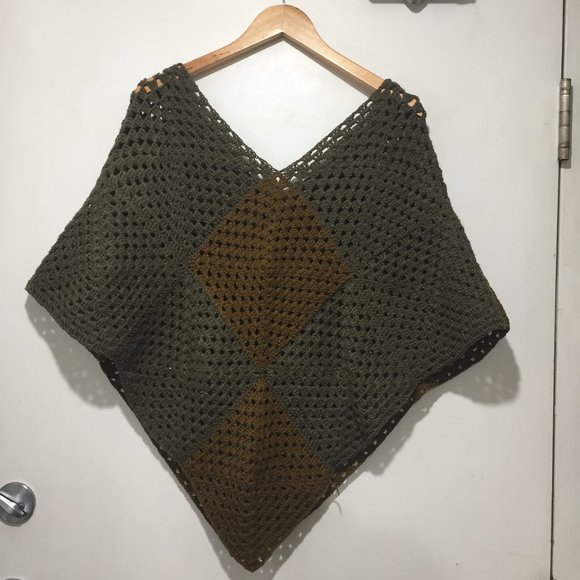 HANDMADE CROCHET PATCHWORK SHAWL SIZE M (TAKING OFFER BEST OFFER) - Picture 3 of 4